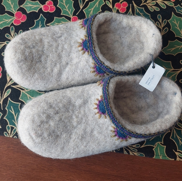 NWT Handmade in Finland Wool Slippers W/ Leather soles - Picture 2 of 6